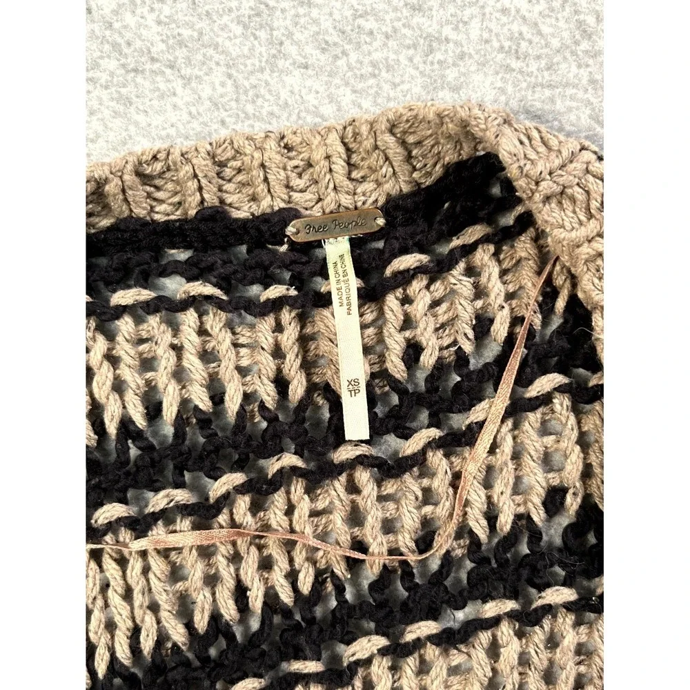Free People Cropped Sweater Womens XS Black Beige Striped Chunky Knit‎ Pullover